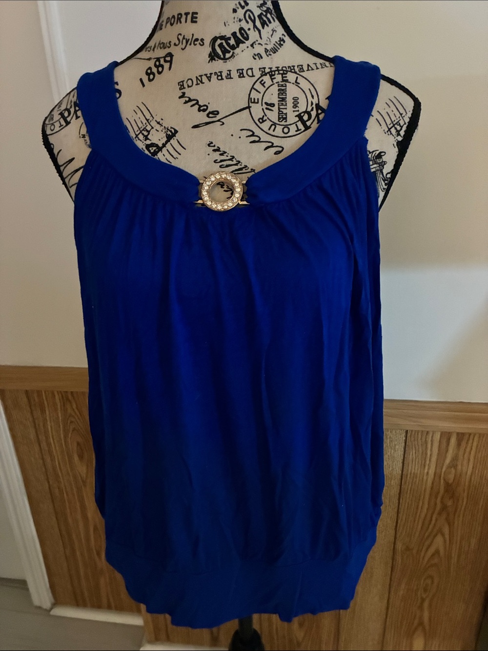 SPEOSE XL Sleeveless Royal Blue Tank Top with Crystal Attached Brooch good cond